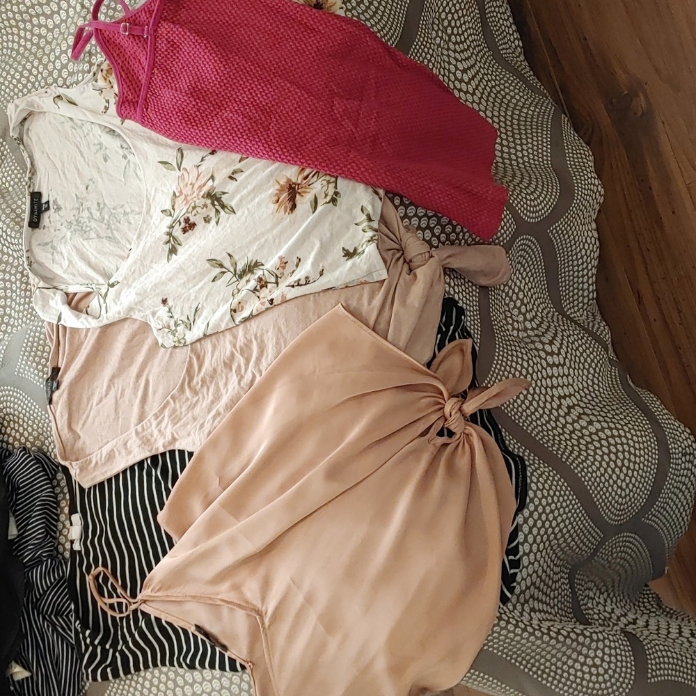 Bundle of shirts dynamite/ardene